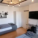 Black&White Designer Business Apartment Fuer 4 Mit Kueche+5G Wlan+Netflix Nahe Der City